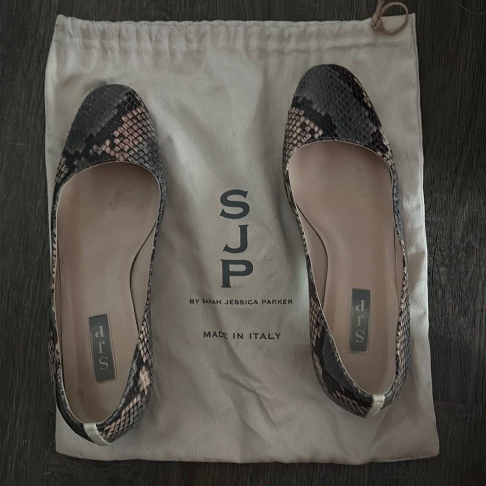 SJP by Sarah Jessica Parker Black and Tan Flats with Pointed Toe